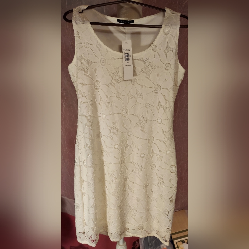 New with Tags Tiana B Daisy Open Crochet Lace Overlay Stretch Dress Size Small